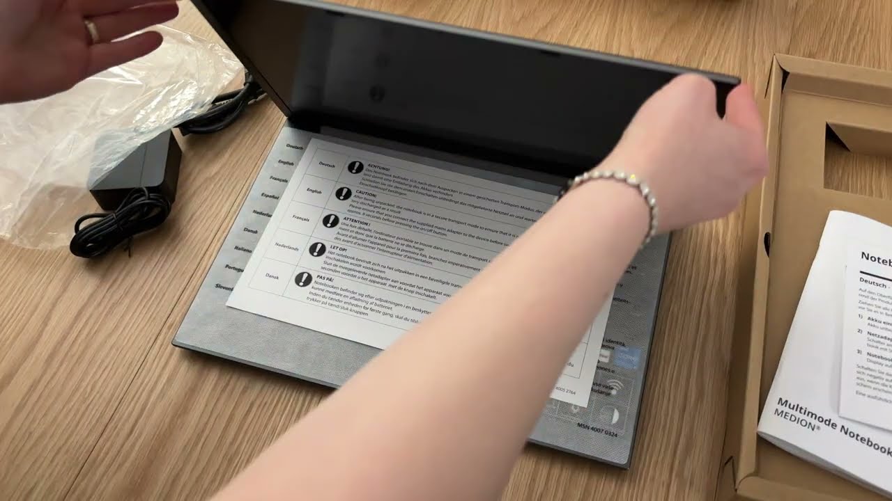 MEDION AKOYA E16423 Unboxing