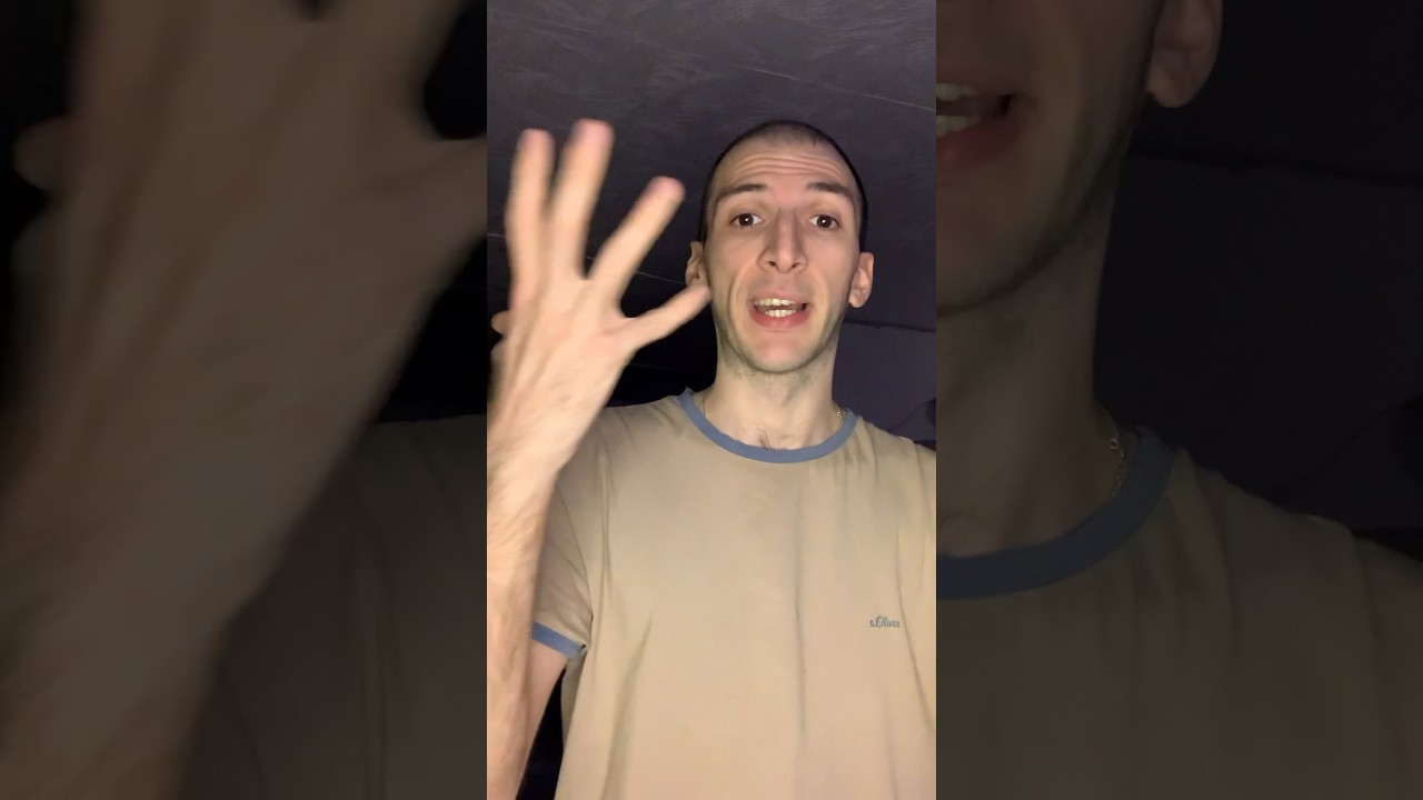 Режиссер на кастинге учит актера как играть 😀
