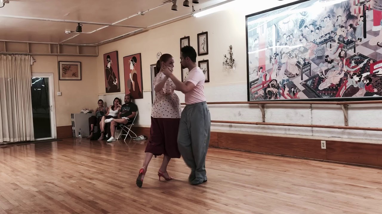 Tango 303: calesita