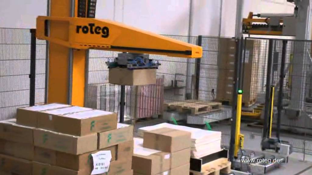 Kartons palettieren mit roTeg Industrieroboter und Palettenfördertechnik