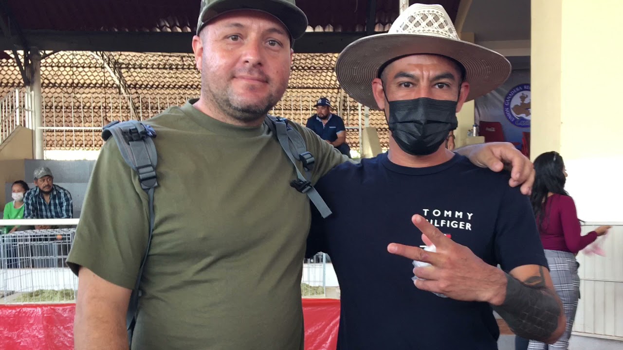 Lo mejor de Expo GDL! Enseñando los gallitos Finos. Salen varios subscritores del canal 👍