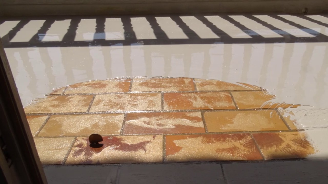 Résine sur petite terrasse carrelée