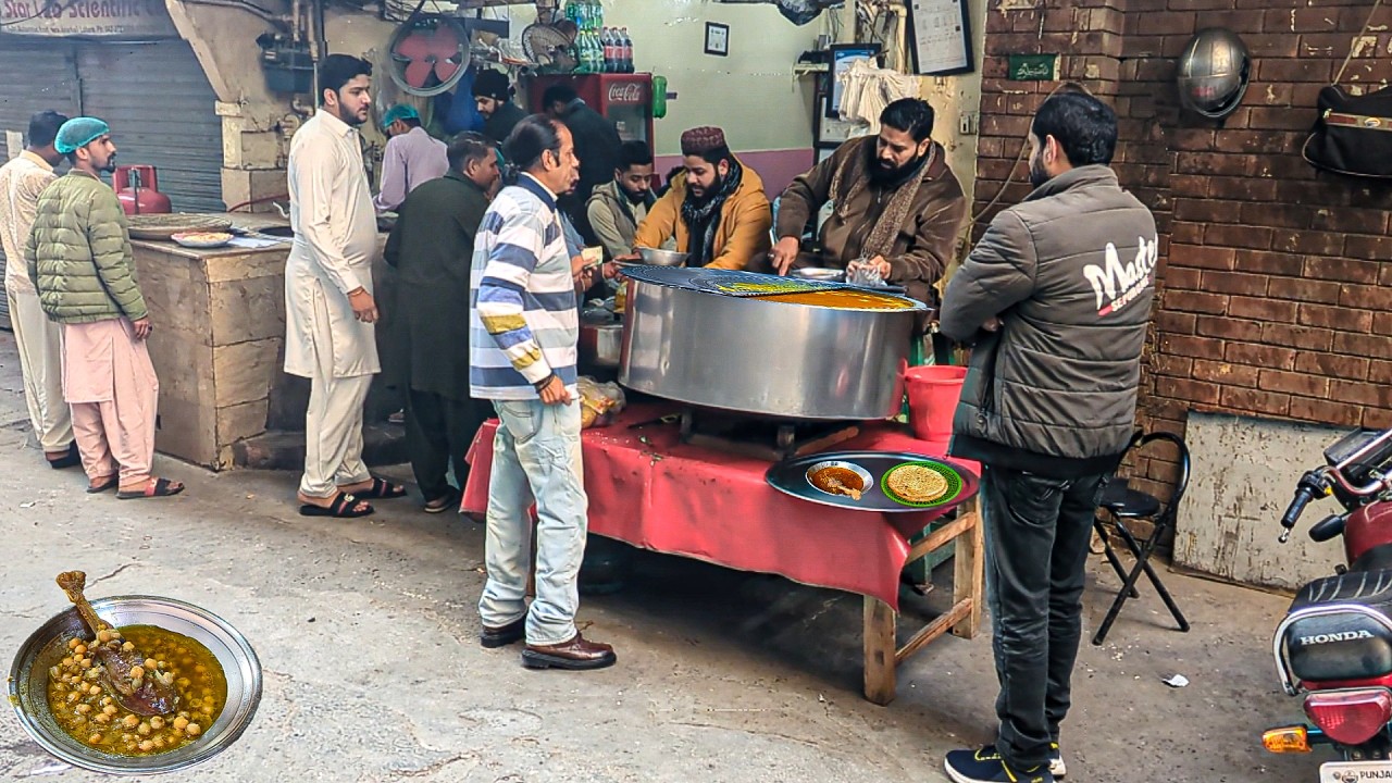 DELICIOUS STREET FOOD FOR BREAKFAST | PAKISTANI MORNING SPECIALTIES | COMPILATION VIDEO