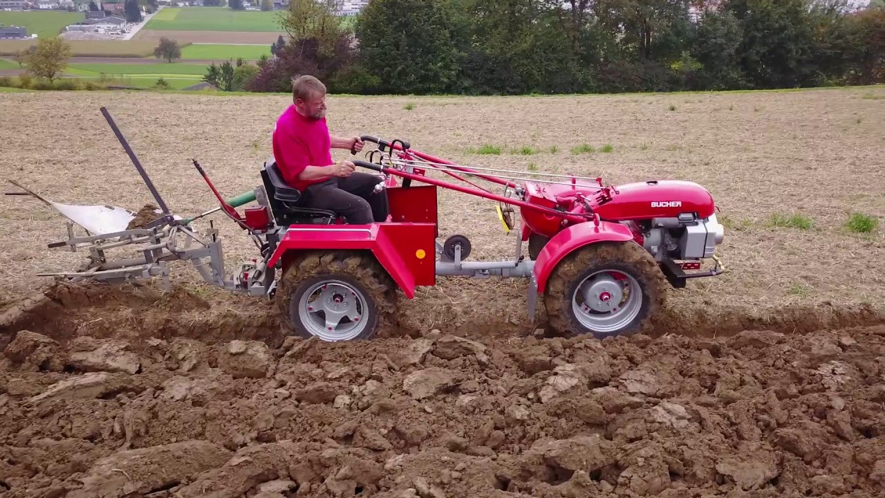 Bucher KT10 Quattro - Beim Pflügen in Schlierbach LU