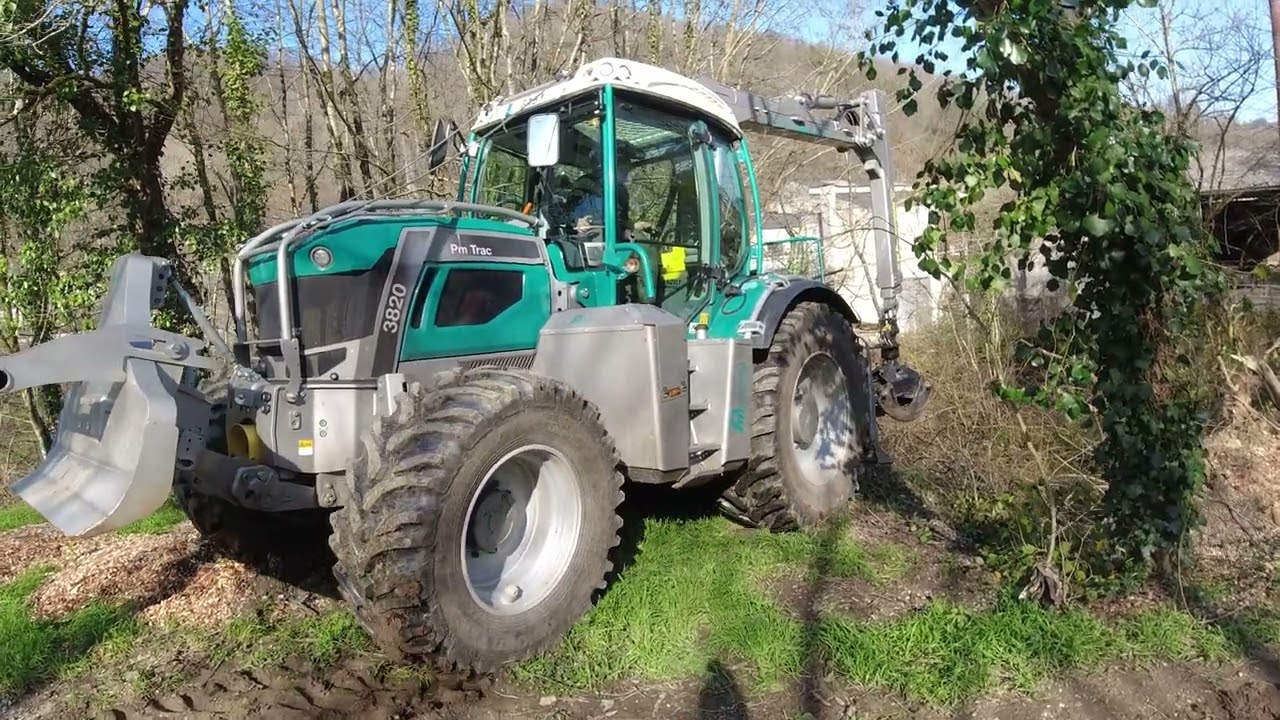 Mickaël et son  tracteur forestier le PFANZELT PM TRAC 3820