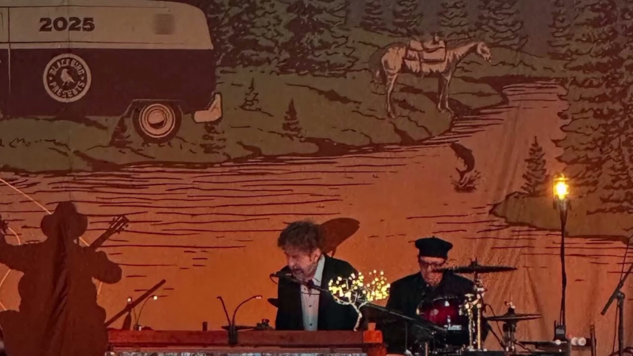 Bob Dylan New Bo Diddley Cover - I Can Tell - Maryland Heights, Missouri June 28, 2025