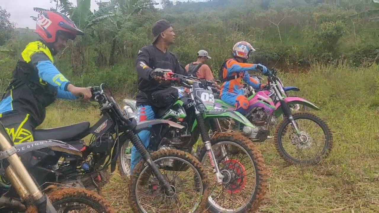 Melewati Jalur Nanjak Dan Licin Seperti Keramik 