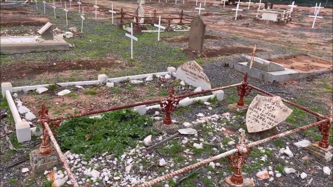 Norseman Cemetery Goldfields Western Australia Aug 2023 (many unmarked graves)