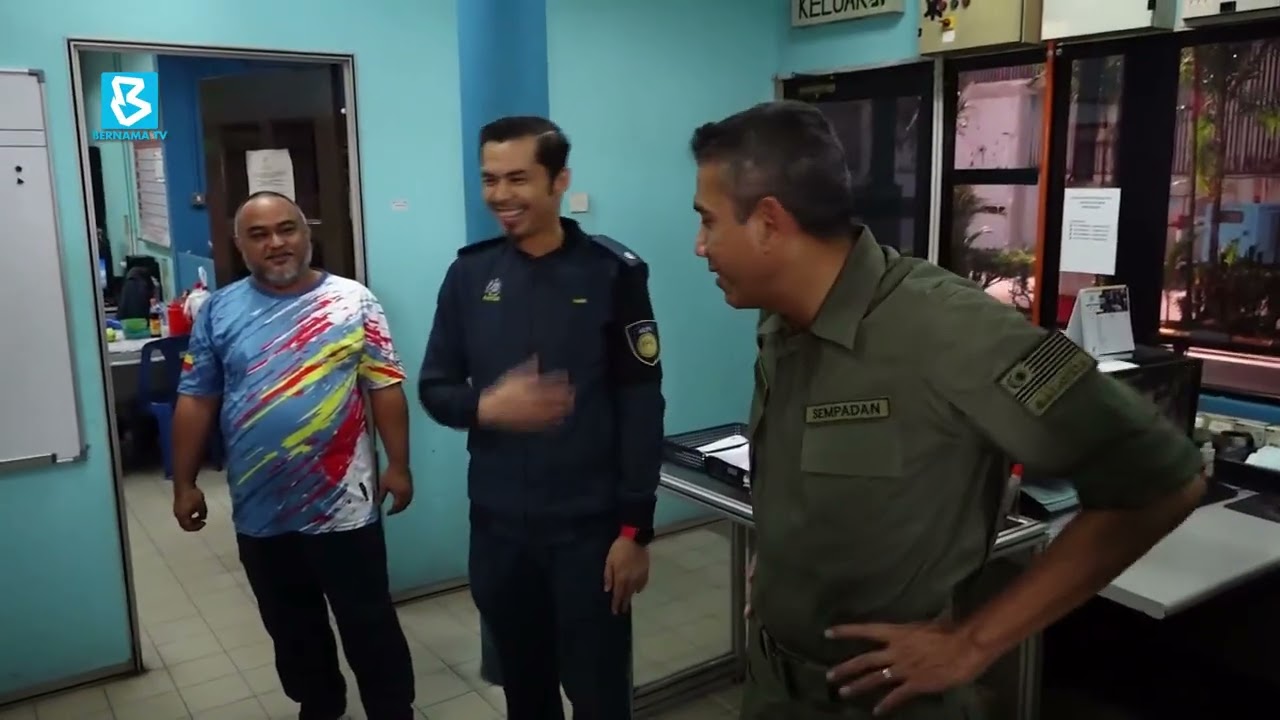 Контейнеры с предполагаемыми электронными отходами: полиция Аляски встретится с премьер-министром.