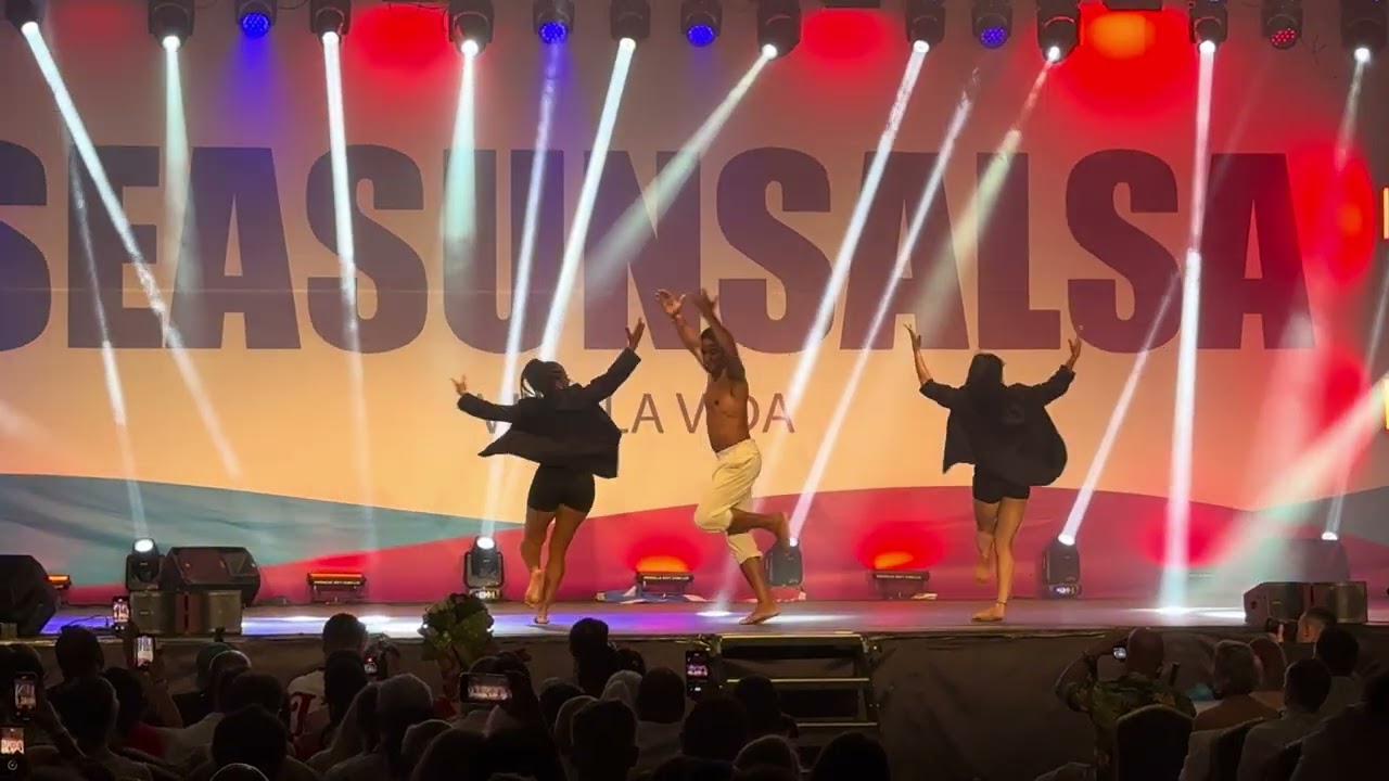 Presente! by Maykel Blanco y su Salsa Mayor |