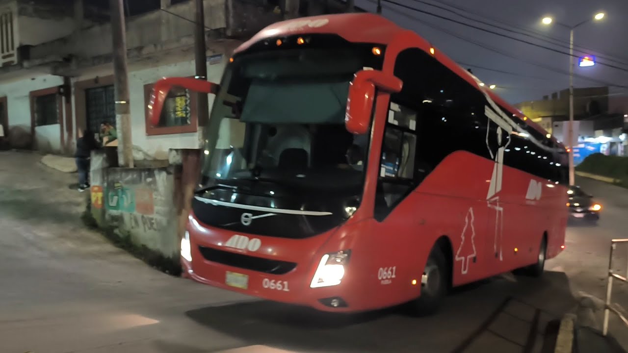 Movimiento de autobuses en calles de Teziutlán  Pt. 2 ( VIA y ADO)