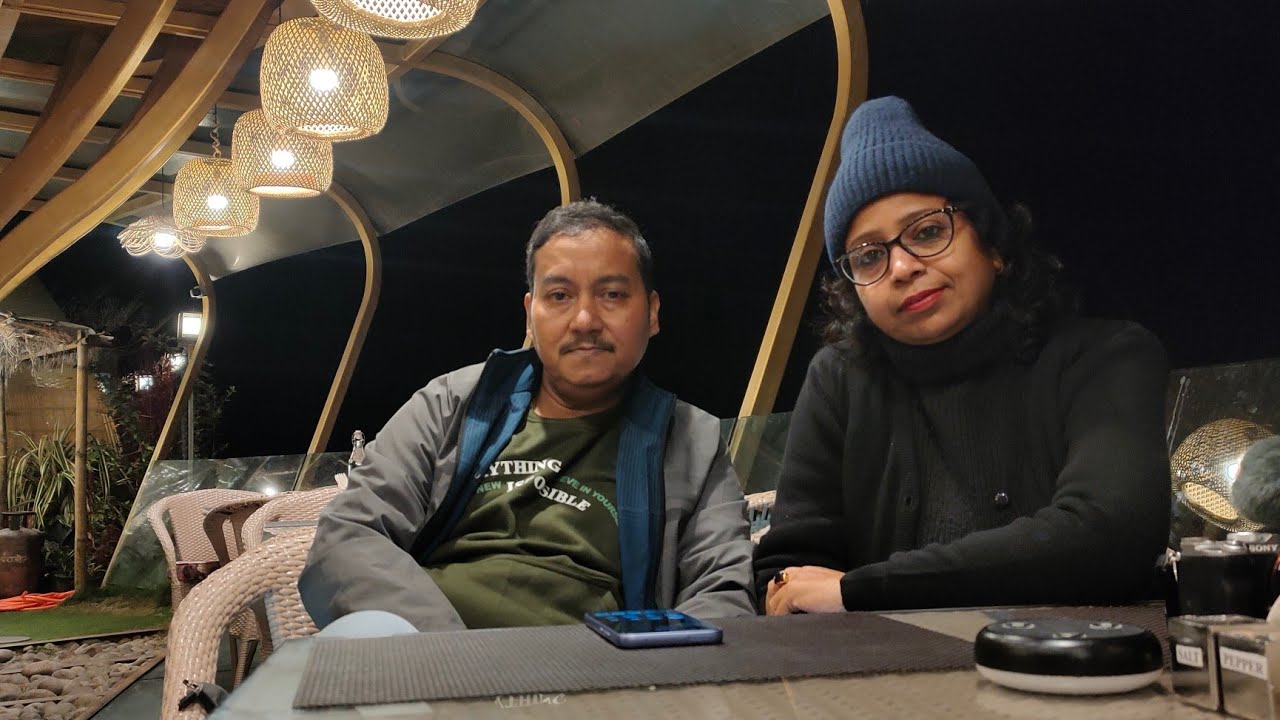 Aaj gelam Gangtok er popular cafe Queens pod e🍴#travelvlog 