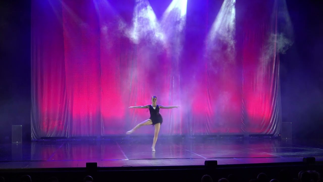 Amelia Otremba - solo Jazz Dance