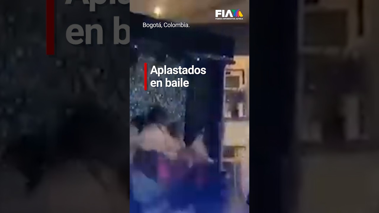 Bailarines son aplastados por tarima en centro comercial en Colombia.