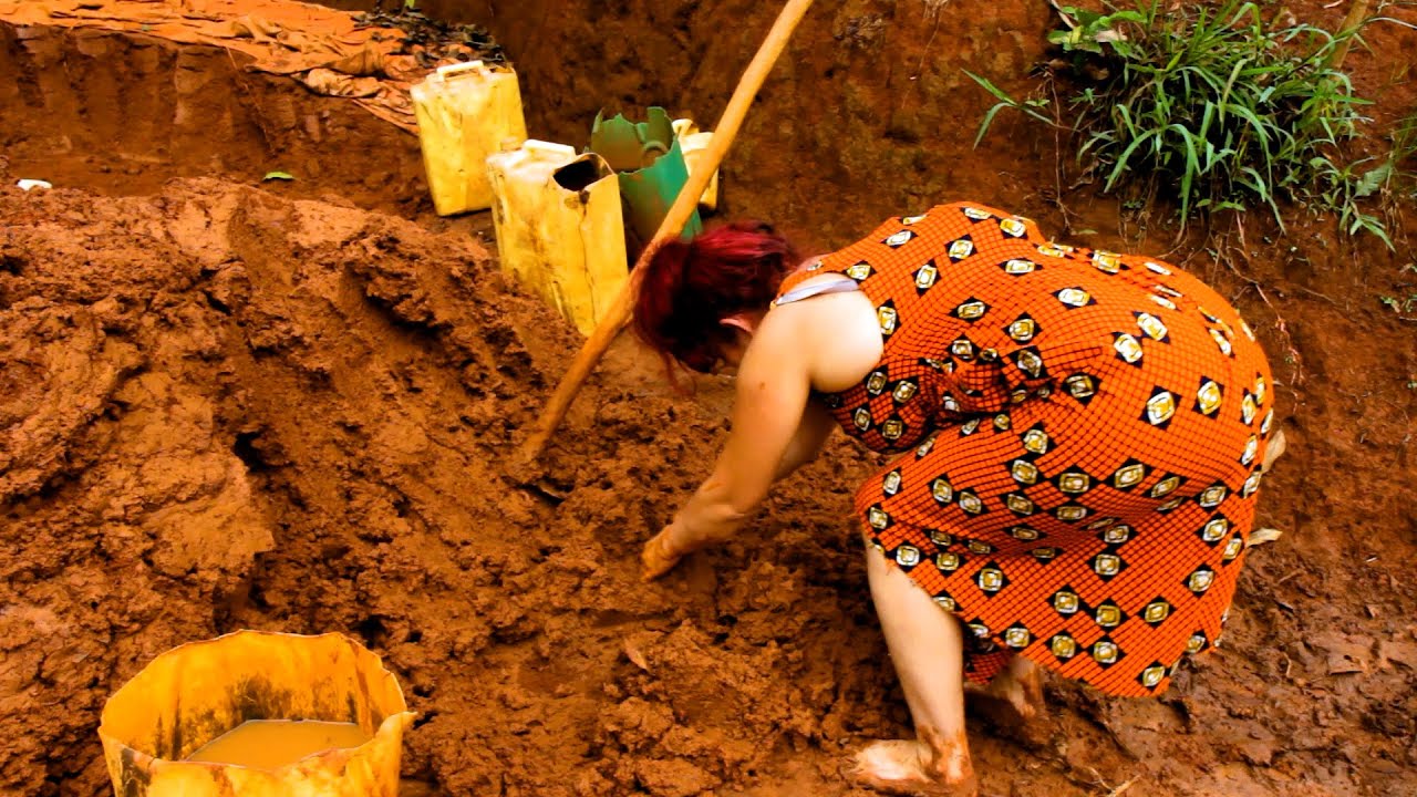 THE AUSTRALIAN MUD BRICK MAKER IN UGANDA, KAMPALA / AFRICAN FILM AND SERIES