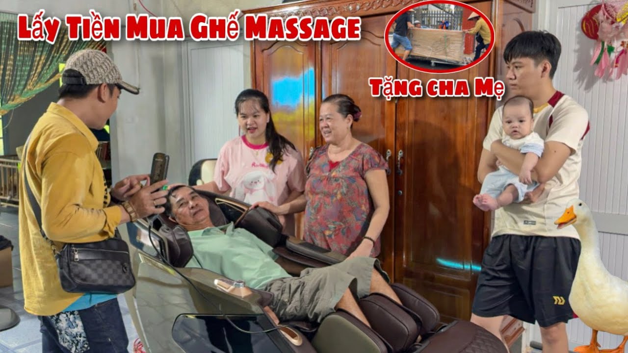 Cha Mẹ Xúc Động Khi Vợ Chồng Con Gái Lấy Tiền Mua Ghế Massage Sau Nhiều Năm Làm Vất Vã