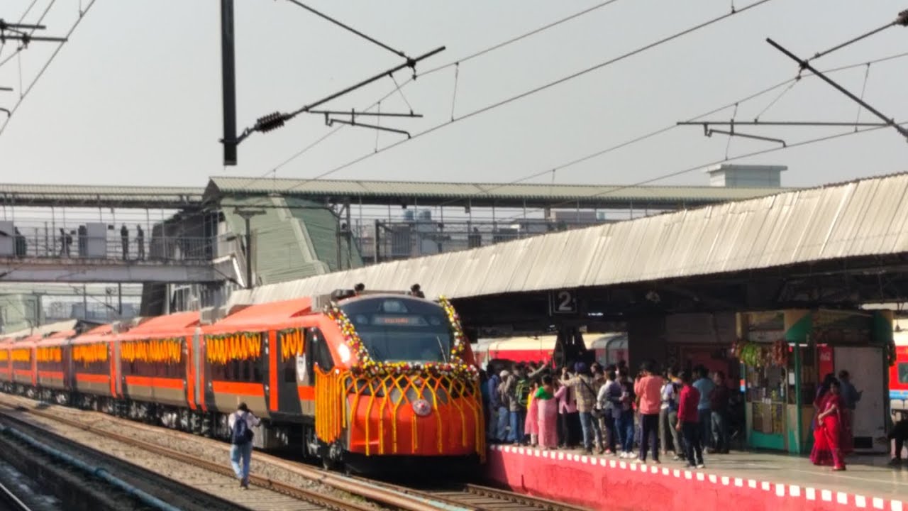 Inaugral Run of 02076 Kamakhya - Howrah Vande Bharat Sleeper Express. 