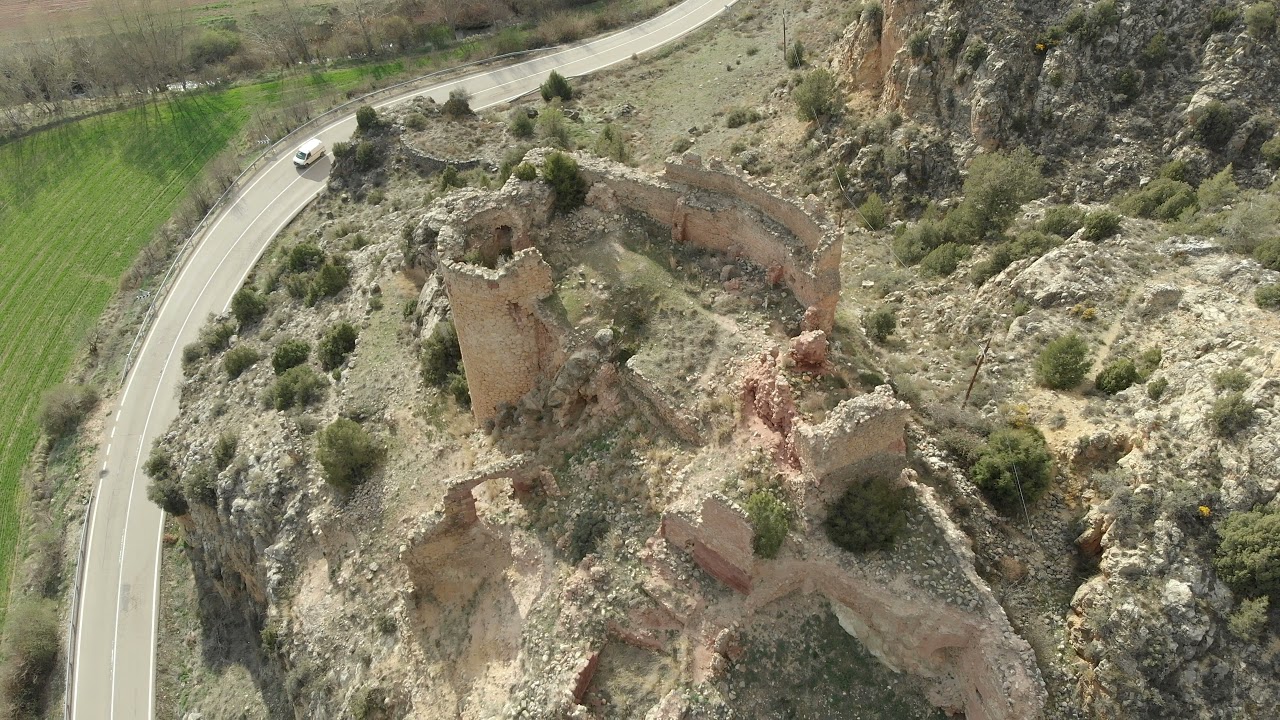 Castillo de Santa Croche en Albarrac&iacute;n a vista de dron | Mavic Air 4K