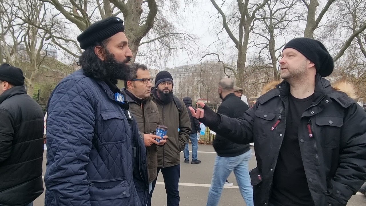P2 Confused Atheist Confused Himself! Suboor and Visitor Speakers Corner