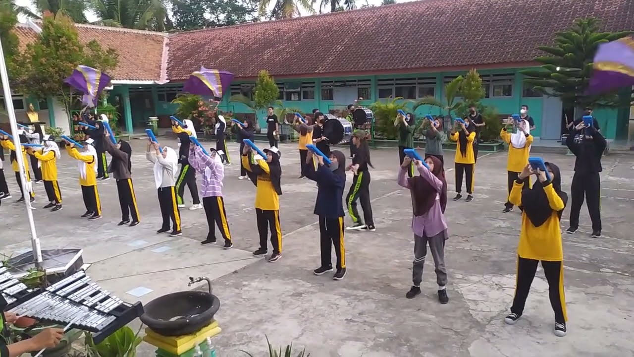 Drumband Lathi ( Weird Genius )