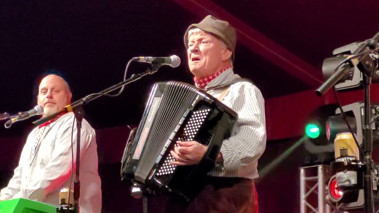 The Wurzels - 'Oh What a Beauty'