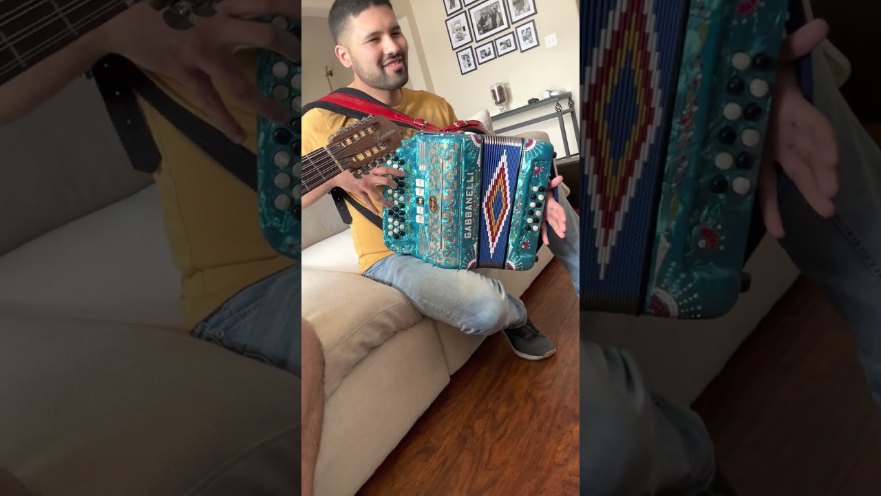 Polka Ciudad Victoria-Carlos Gonzalez Tocando Acordeon-PERRONA