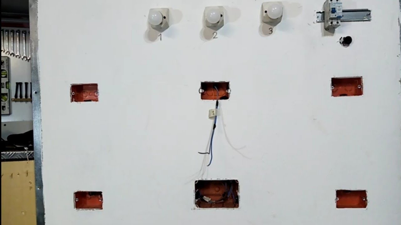 Come collegare una presa e un interruttore piccolo impianto elettrico
