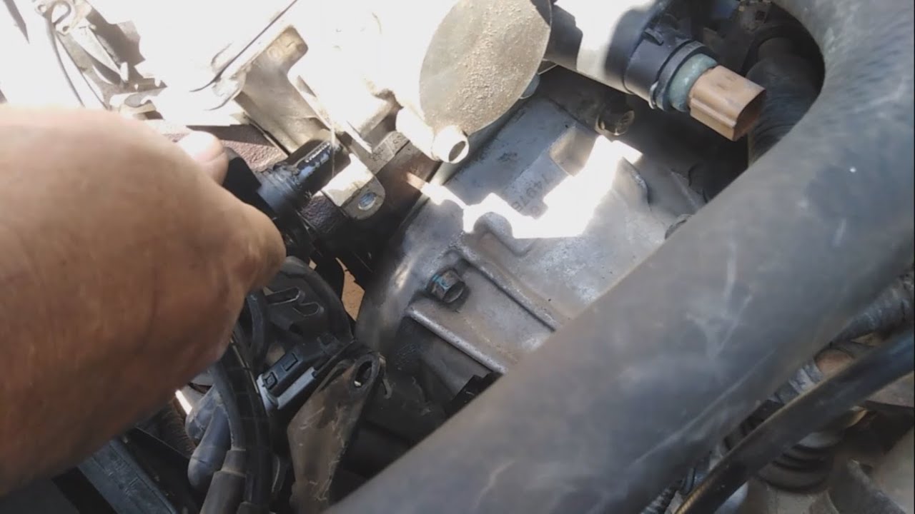 fixing oil leak from Camshaft Position Sensor on Kia Picanto