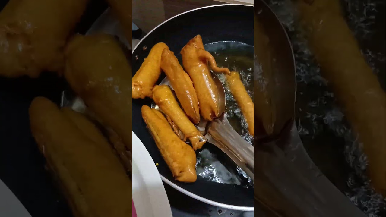 আম্মু ইফতার বানাচ্ছে 🍆