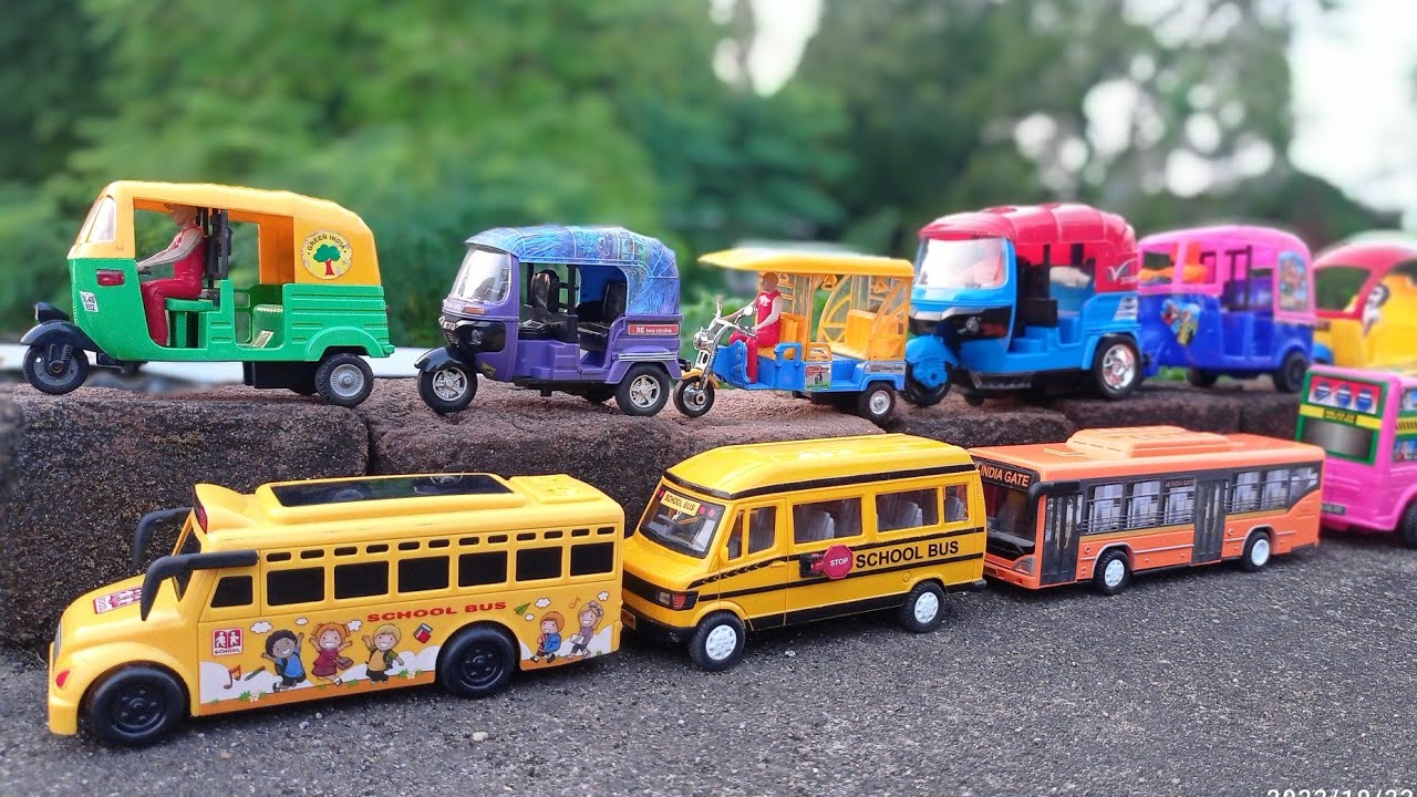 Cng Auto Rickshaw Vs School Bus Show of Roads Runing Hand Driving In Boundary | Suraj technical