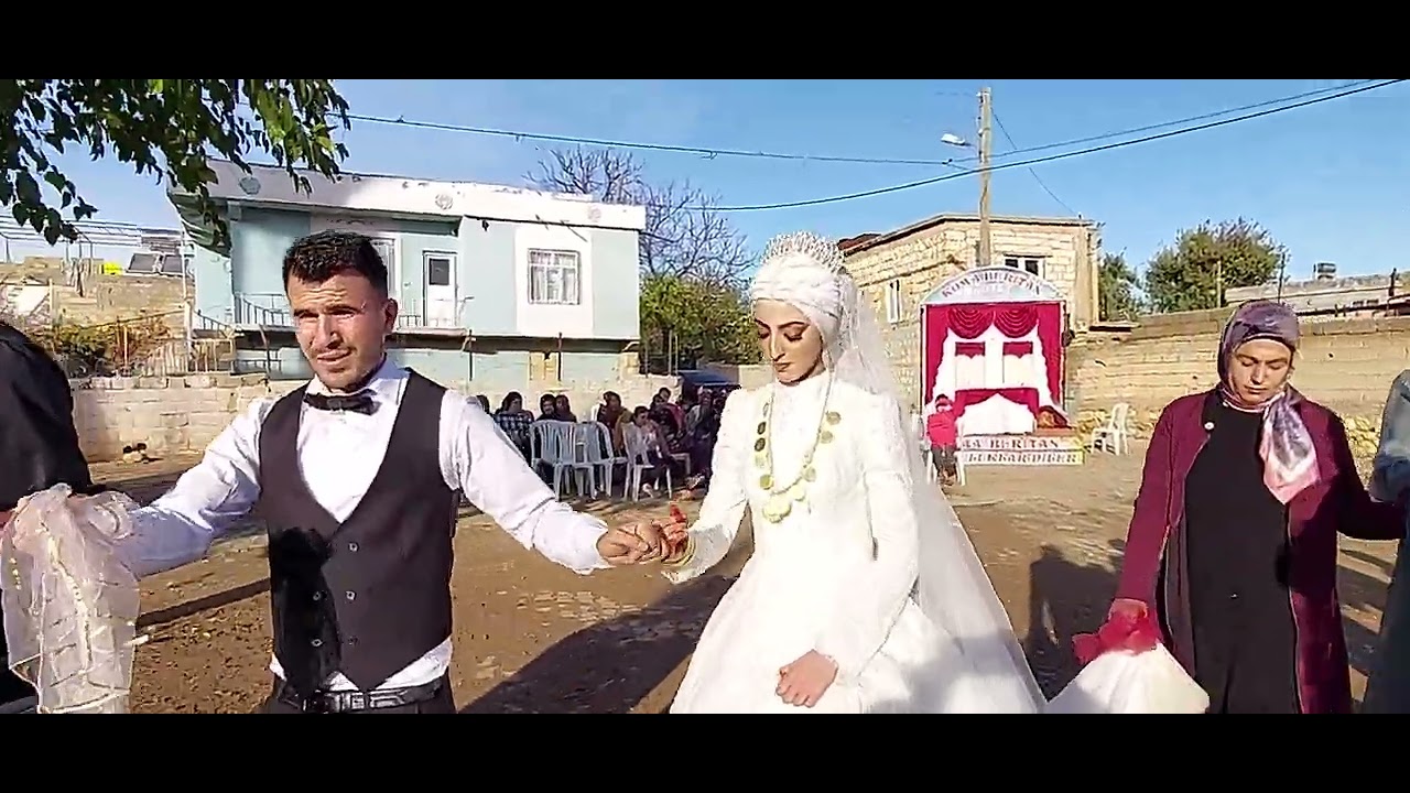 koma beritan ekibi ile birlikte Rahmiye ile ferhat'ın  düğünü