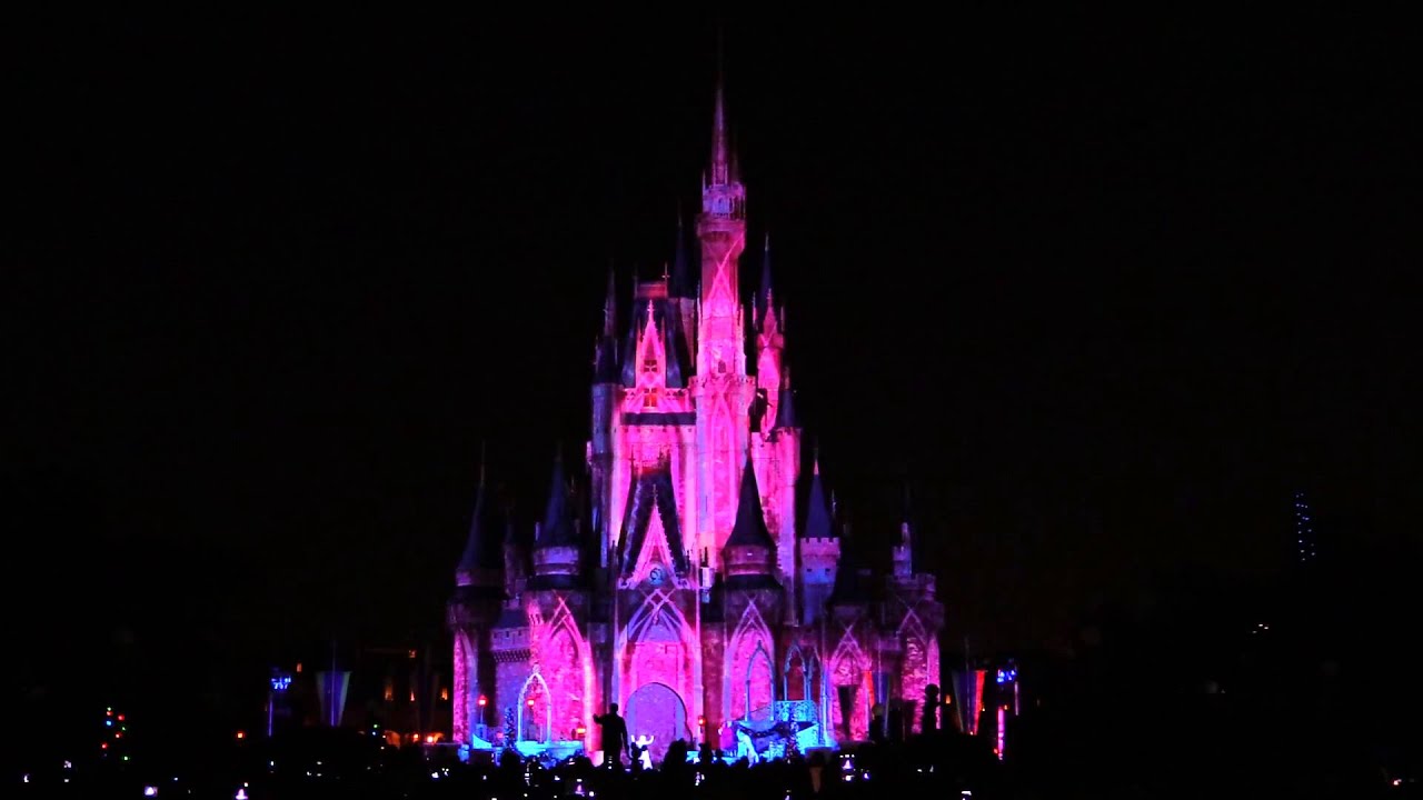 A Holiday Frozen Wish - Elsa transformando o Castelo da Cinderela