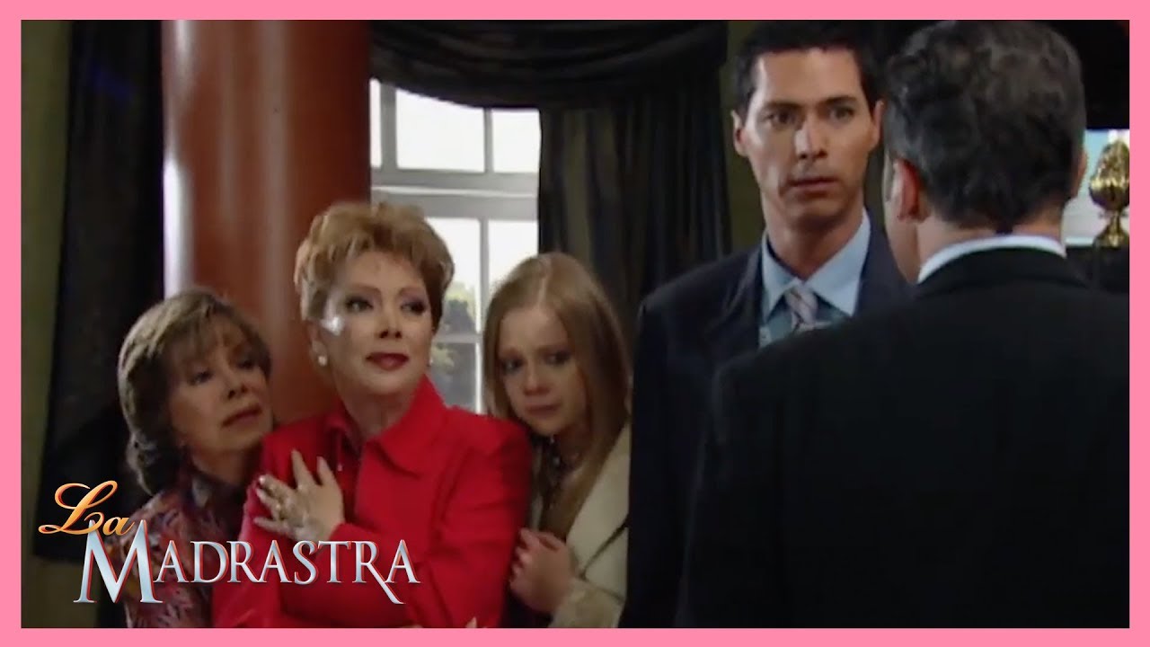 La Madrastra: ¡Héctor y Estrella corren a María de su casa! | Escena - C45