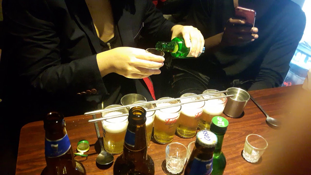 How to make soju bomb1 #SojuBomb #hongdae