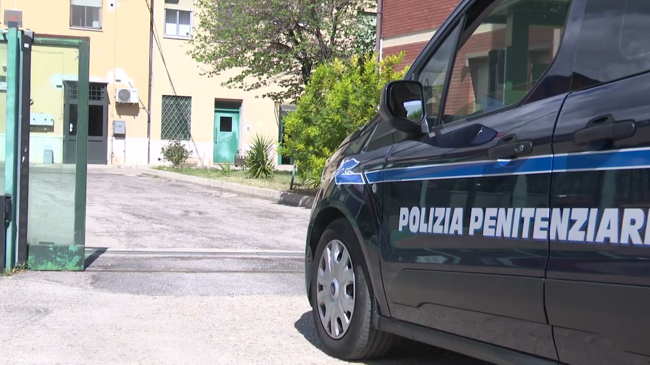 Pescara, protesta in carcere: 60 detenuti tentano di sequestrare un agente - 04/07/2024