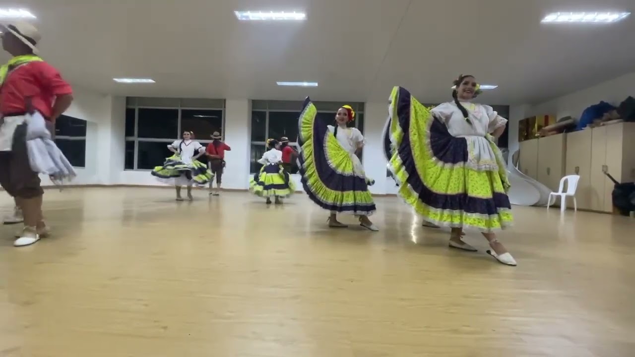 Polka Quindiana - Grupo de danza folclórica Mestizo Universidad del Quindio