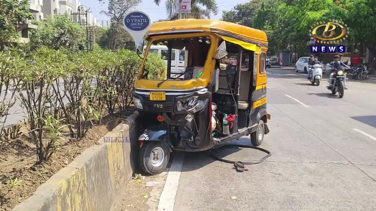 पेट्रोल पंपातून अचानक रस्त्यावर आलेल्या रिक्षाला बुलेटची धडक