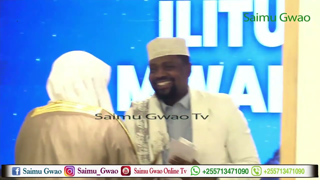 SHEKH WALID NA SHEKH MZIWANDA WAJIPATIA ZAWADI YA PESA NA SIMU UZINDUZI WA MASHINDANO YA AL-HIKMA