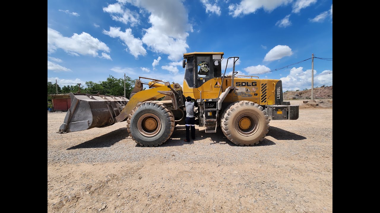 An 8-year-old SDLG LG956L Wheel Loader Performs at Battambang. #umgcambodia #sdlg #wheelloader