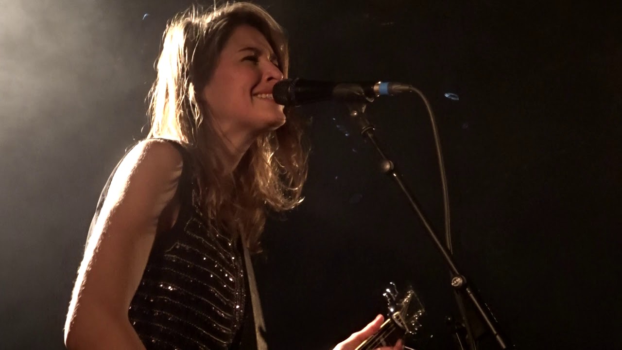 Salomé Leclerc - Entre Parenthèses / Famous Blue Raincoat - Live In Paris 2019
