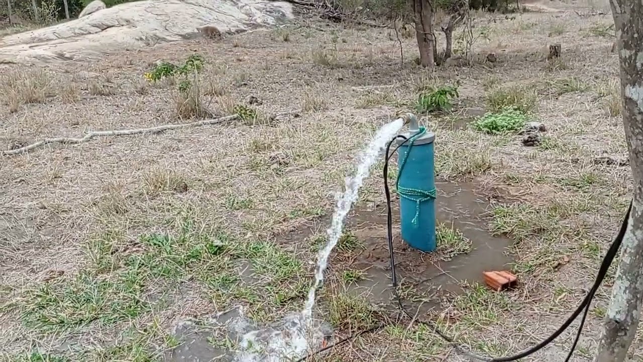 bomba solar joga água com chuva???
