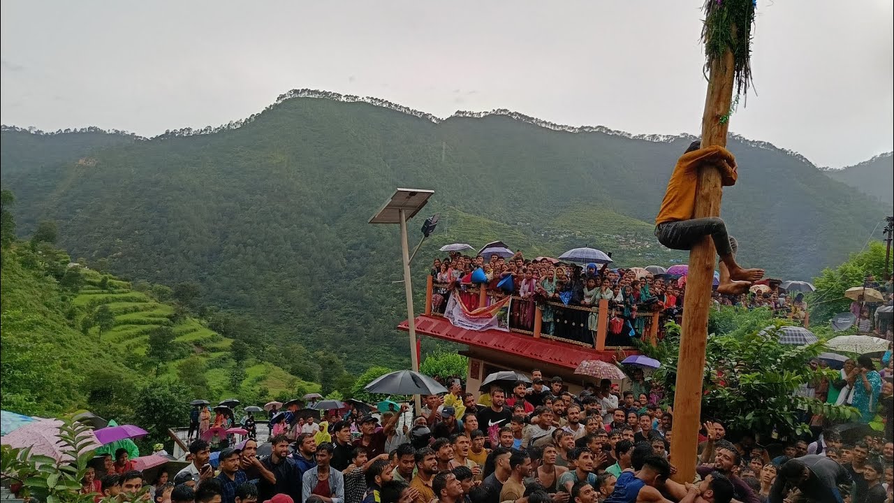 Pti ke mele me hui ldai 