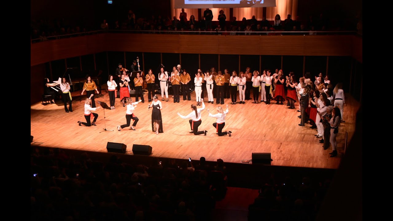 Manastır'ın Ortasında / Turkish Zeybek with Kakapedia Women