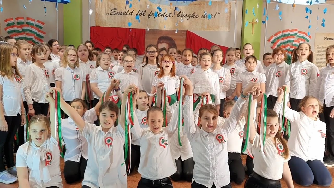 Isten ujja megérintett - A Móra-iskola március 15-i ünnepi megemlékezése