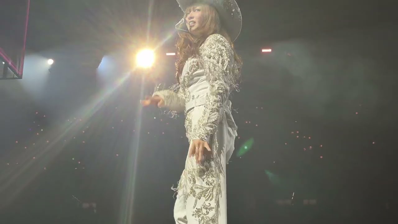 Twice Hamilton 260306 Meeeeee (Nayeon solo) & Fix A Drink (Jeongyeon solo)