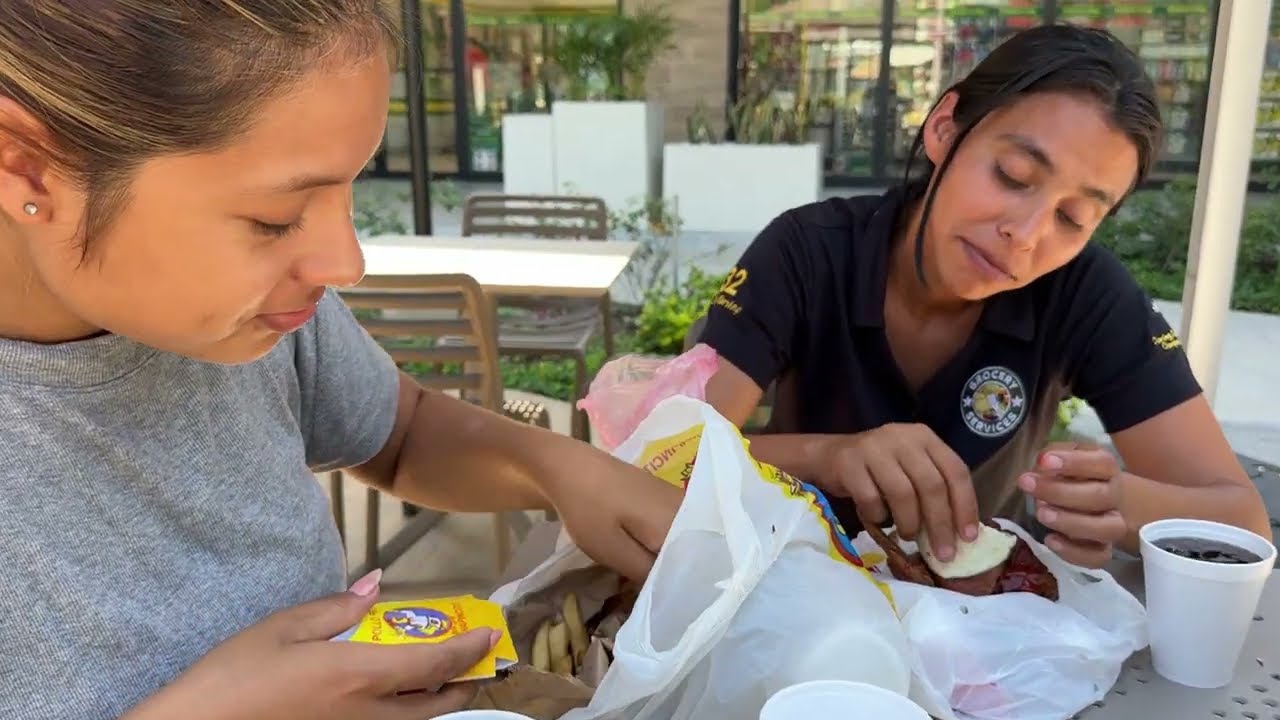 MIRA DONDE ANDA CRUZ MARICELA Y GABY ALMORZANDO 😱