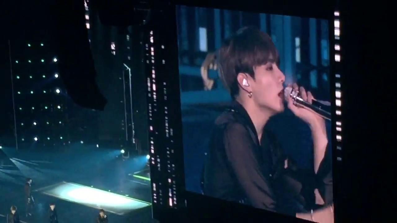 181019 BTS ( 방탄소년단 ) — FAKE LOVE @ Love Yourself AccorHotels Arena Paris Fancam
