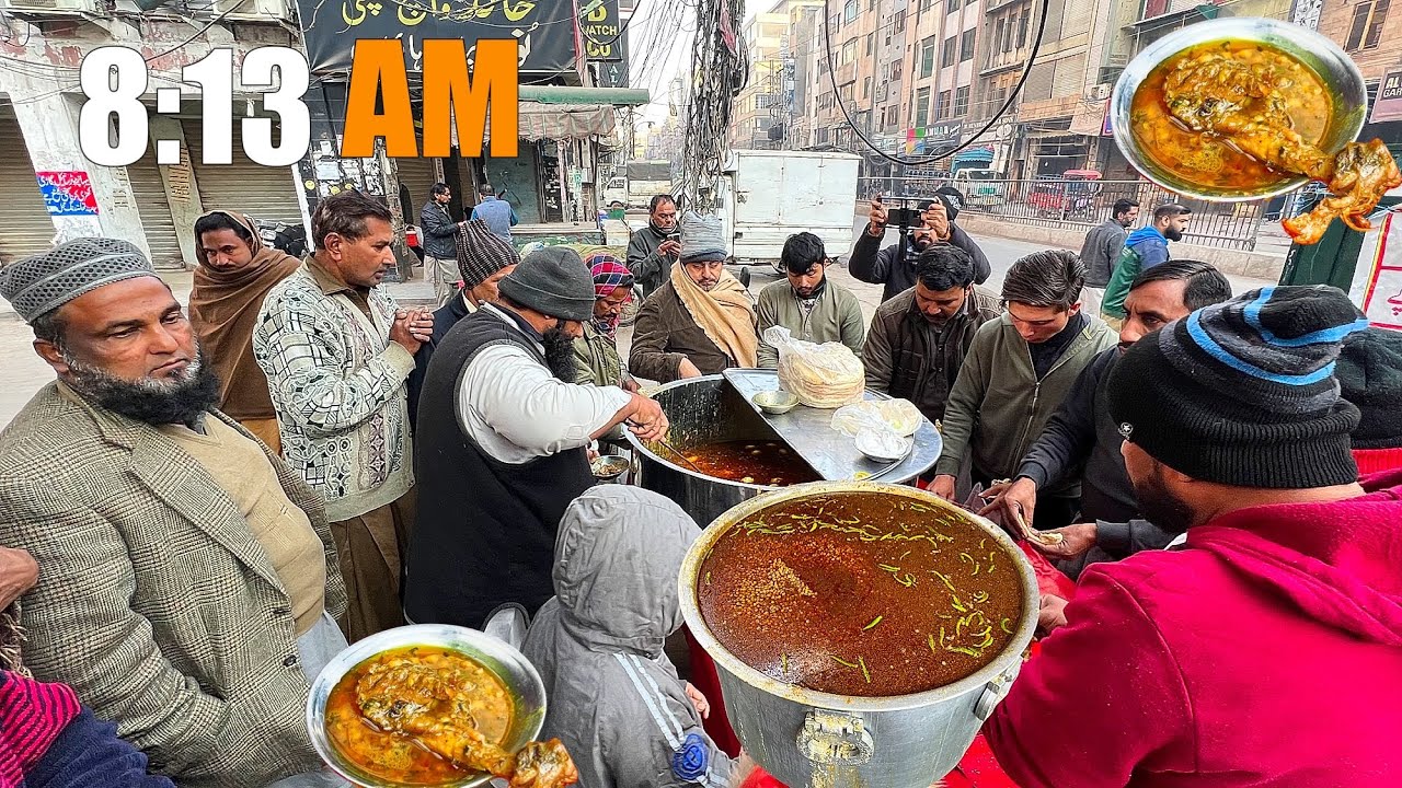 70/- Rs CHOLE MURGH CURRY | CHEAPEST CHANAY BREAKFAST | VIRAL PAPPU CHANAY | STREET FOOD IN PAKISTAN