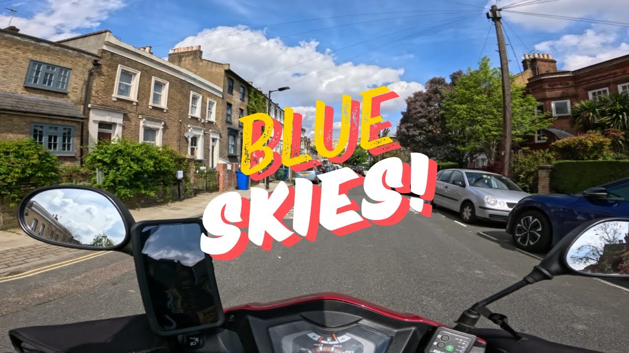Warm weather has finally arrived. POV daytime delivery shift. Deliveroo | Gophr | UberEats