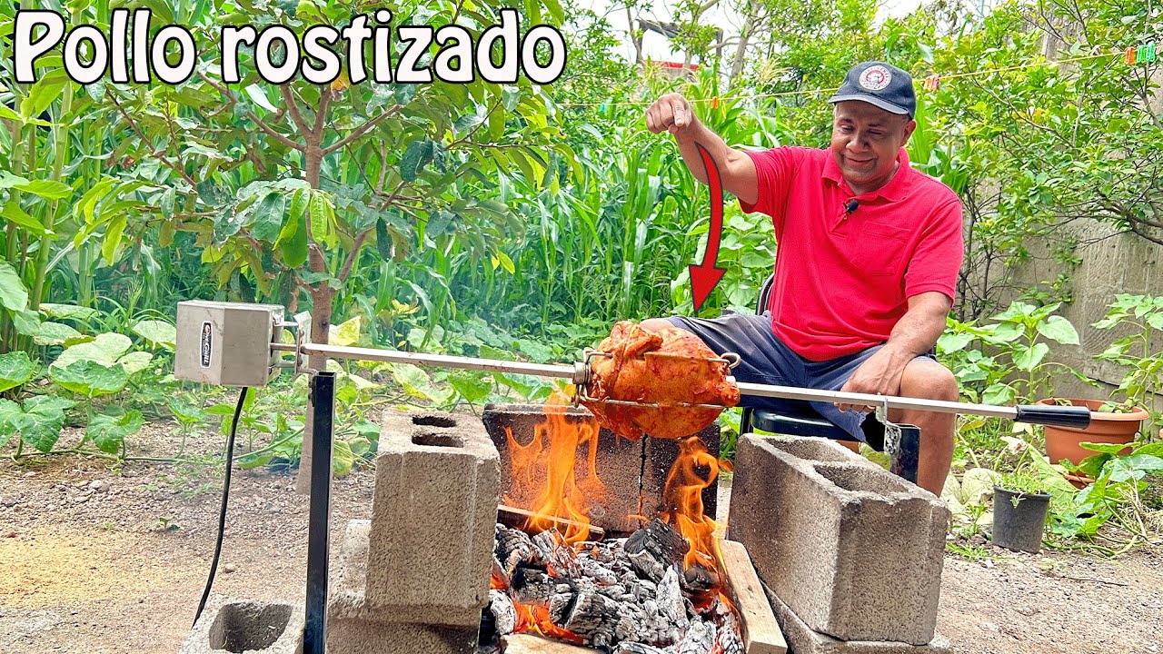 Jugoso pollo rostizado. Cocinado en leña